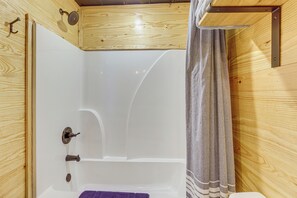 House (1 Bedroom) | Interior - 3 Mi to Water: Logan Martin Lake Cabin Getaway (Alpine)