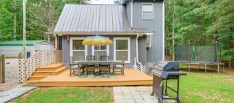 Pet-friendly Mtn Retreat w/ Yard in Blairsville!