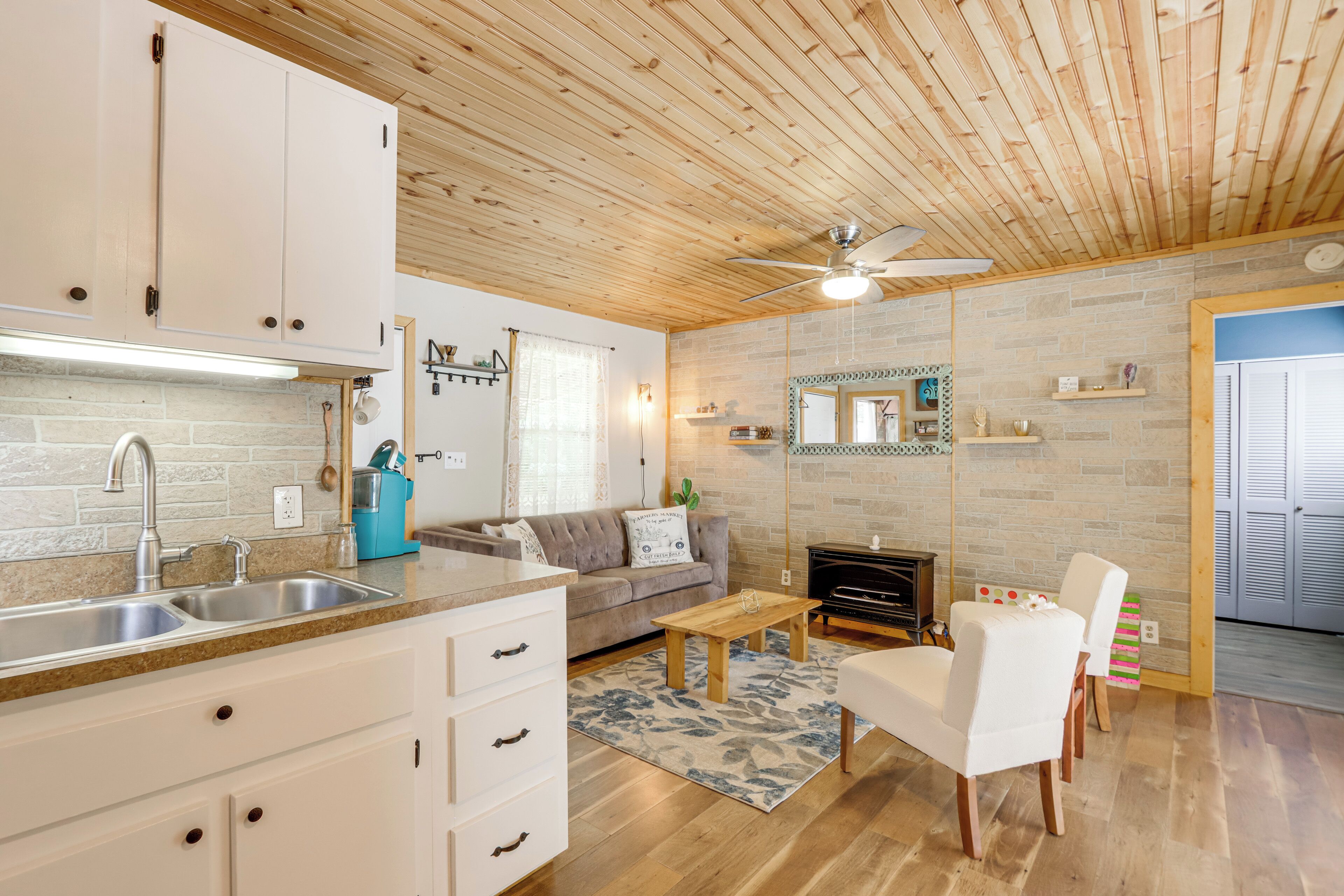 House (2 Bedrooms) | Interior