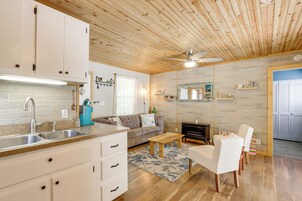 House (2 Bedrooms) | Interior