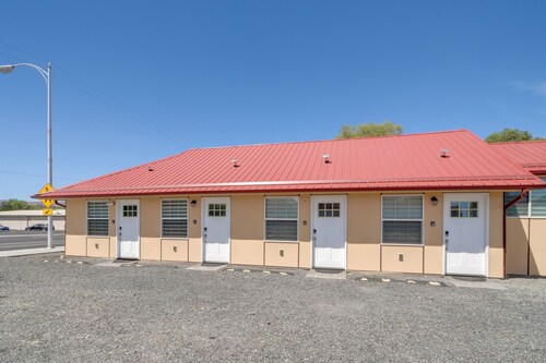 Walk to Water: Soap Lake Studio w/ Patio!