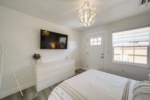 Interior - Walk to Water: Soap Lake Studio w/ Patio! (Soap Lake)