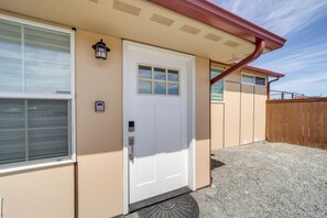 Interior - Walk to Water: Soap Lake Studio w/ Patio! (Soap Lake)