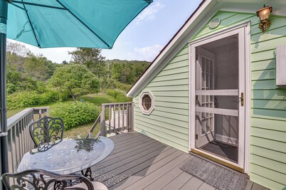 Quaint & Charming Cherry Valley Escape!