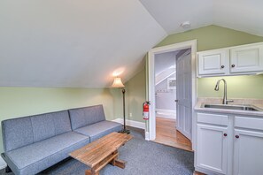 Apartment (0 Bedroom) | Interior