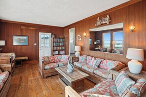 Unclassified image, 3 of 32, button