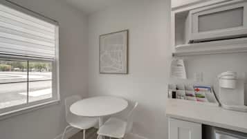Apartment (0 Bedroom) | Interior