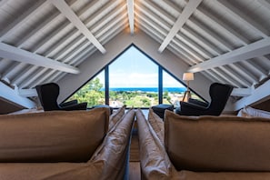 Deluxe Double or Twin Room, Ocean View | Living area | 50-inch Smart TV with cable channels, books