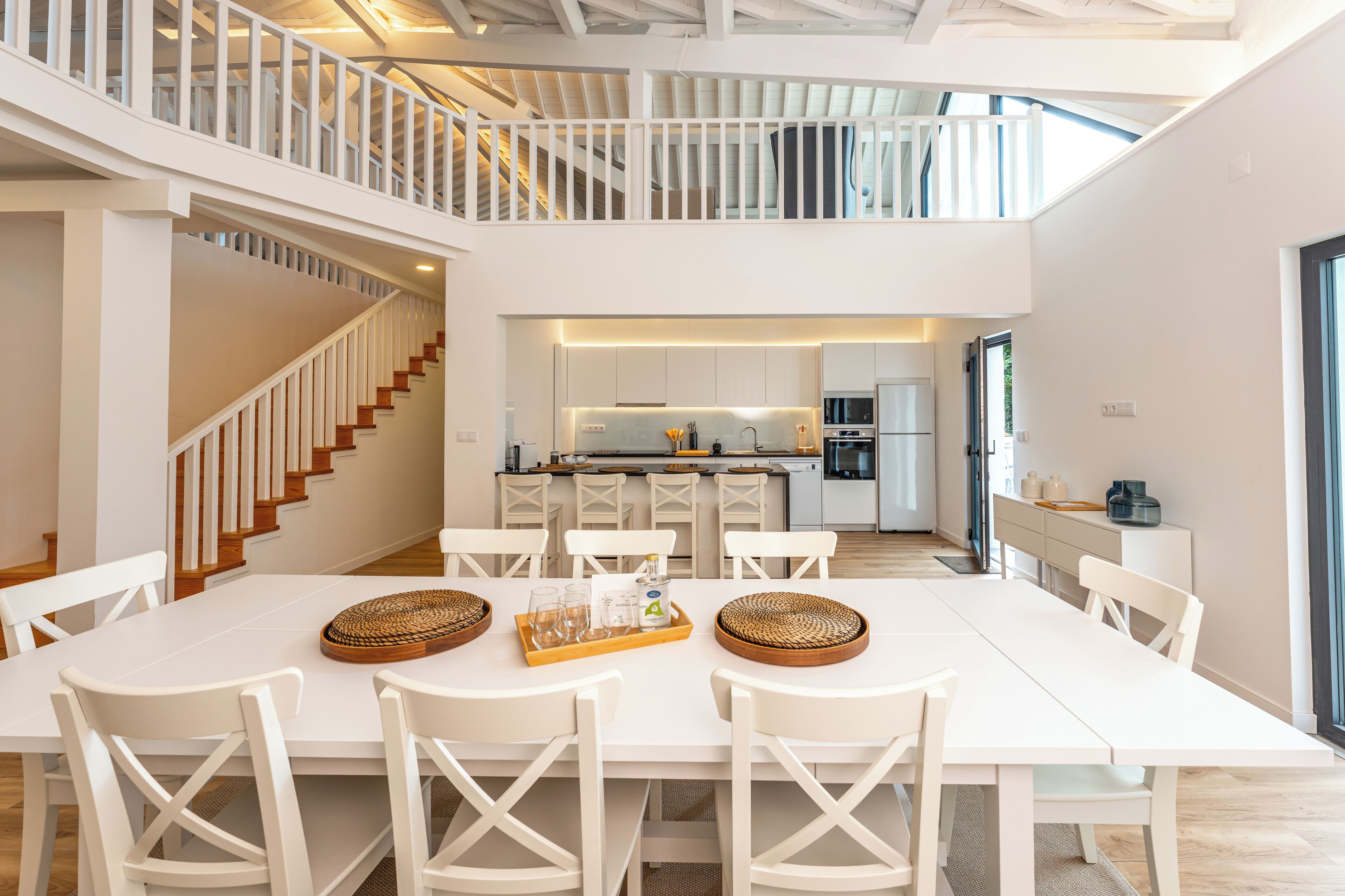 大型冰箱、微波爐、烤箱、爐台