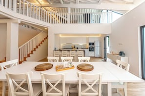 Full-size fridge, microwave, oven, stovetop