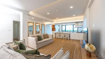 Traditional Townhome | Living area | 50-inch Smart TV with cable channels, books
