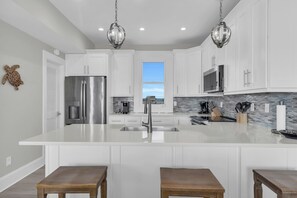 Micro-ondes, four, plaque de cuisson, lave-vaisselle