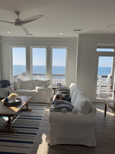 "Rescued by the Ocean" Luxury 5 bedroom Oceanfront house