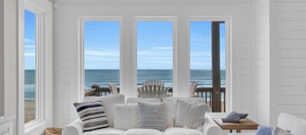 "Rescued by the Ocean" Luxury 5 bedroom Oceanfront house