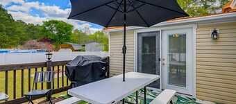"Coastah" Retreat
JET TUB/FIREPIT/GRILL
LG Fenced YARD 
Walk to HADNOT Creek