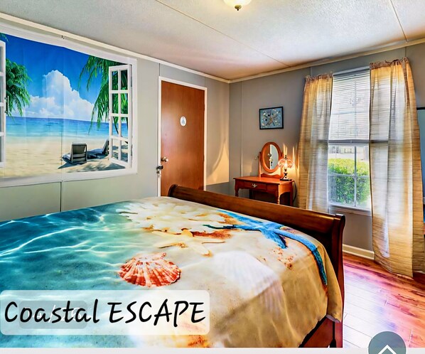 3 bedrooms, free WiFi, bed sheets - "Coastah" Retreat
JET TUB for 2
FIREPIT/GRILL
Fenced YARD
Walk to HADNOT Creek (Swansboro)