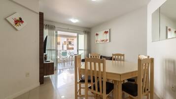 Căn hộ cơ bản | Khu phòng khách | TV