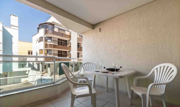 Apartamento básico | Opções para refeição ao ar livre
