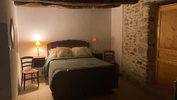 3 bedrooms, bed sheets