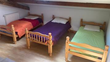 3 bedrooms, bed sheets