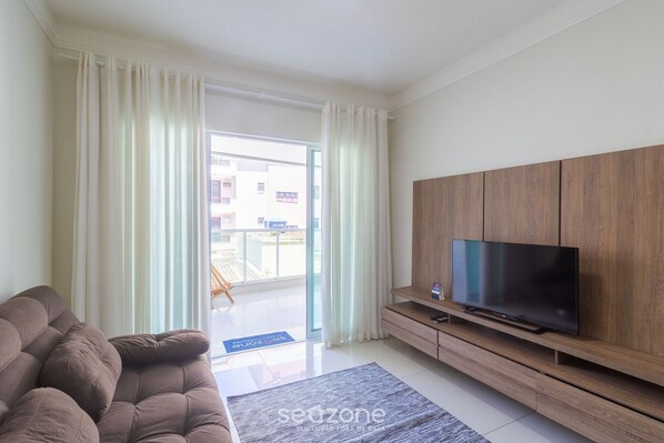 Basic Apartment | Living area | TV