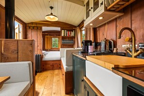 Apartment | 1 bedroom - Drovers Hill at Stonor - Redwood - Shepherds hut (Henley-on-Thames)