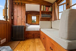 Apartment | 1 bedroom - Drovers Hill at Stonor - Redwood - Shepherds hut (Henley-on-Thames)