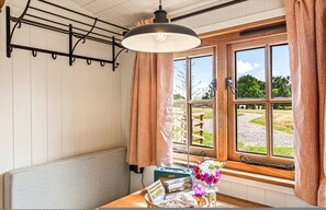 Apartment | 1 bedroom - Drovers Hill at Stonor - Quercus - Shepherds hut (Henley-on-Thames)