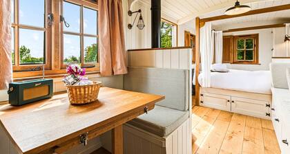 Quercus Redwood - Sleeps 4 - From 375 Per Night