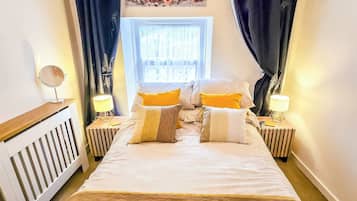 3 bedrooms, desk, WiFi