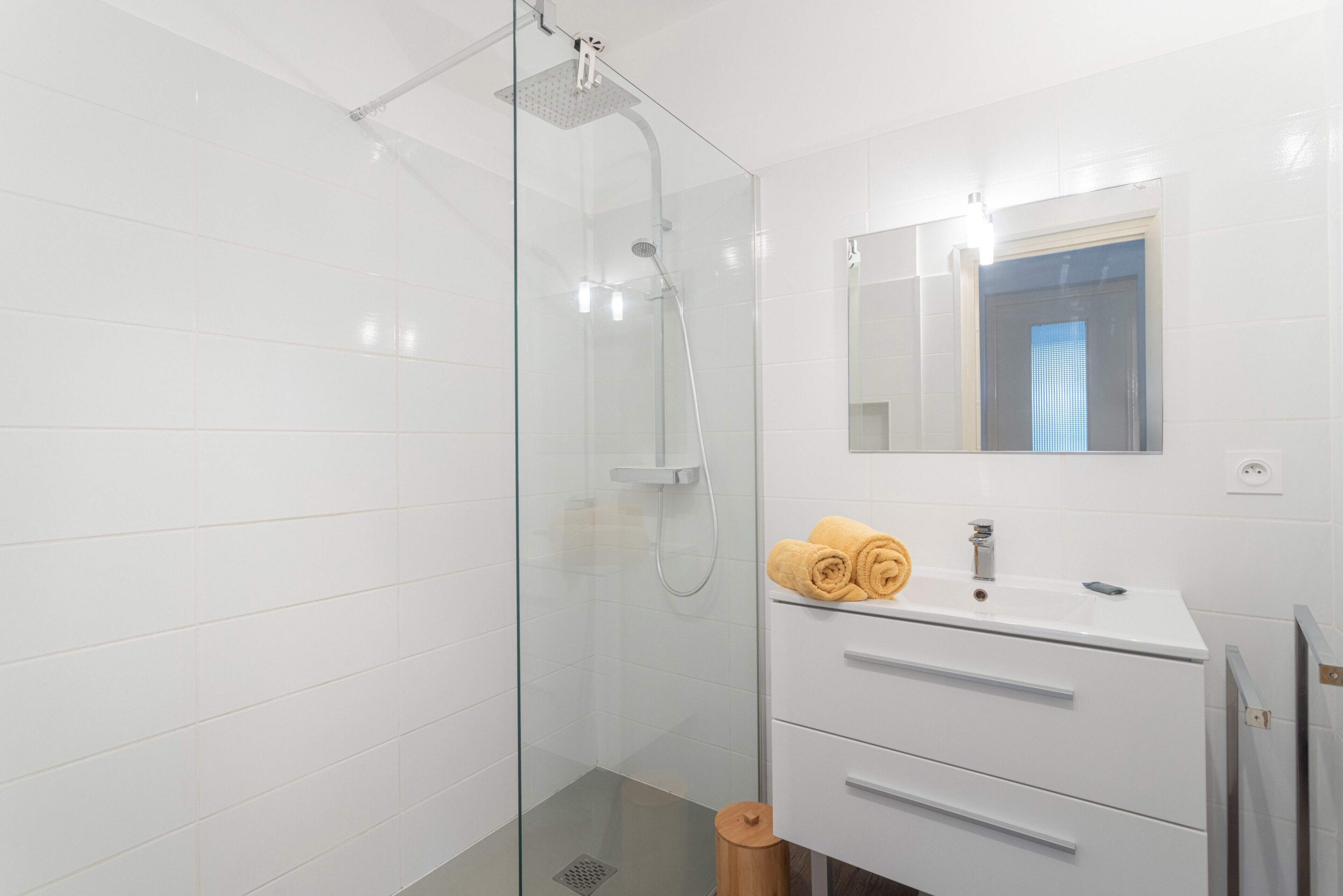 Bruser, gratis toiletartikler, hårtørrer