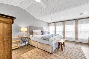 3 室のベッドルーム、アイロン / アイロン台、WiFi (無料)、ベッドシーツ