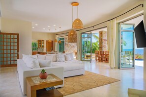 TV, fireplace, stereo