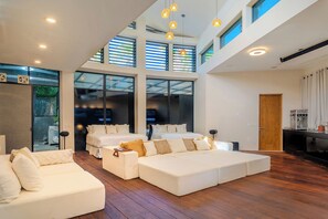 5 bedrooms, iron/ironing board, internet, bed sheets