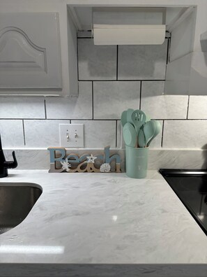 Micro-ondes, four, plaque de cuisson