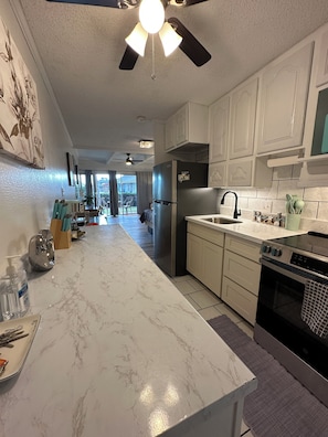 Microwave, oven, stovetop - Cozy Maui Retreat, Walk to Sun-Kissed Shores (Kihei)