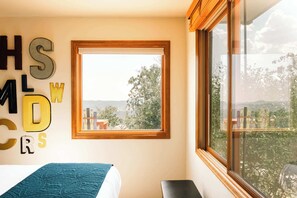 4 habitaciones, tabla de planchar con plancha, wifi y ropa de cama 