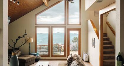 Fox Den Rocky MTN Retreat | Hot Tub | Pet-Friendly