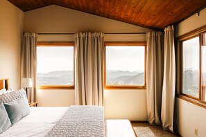 4 habitaciones, tabla de planchar con plancha, wifi y ropa de cama 
