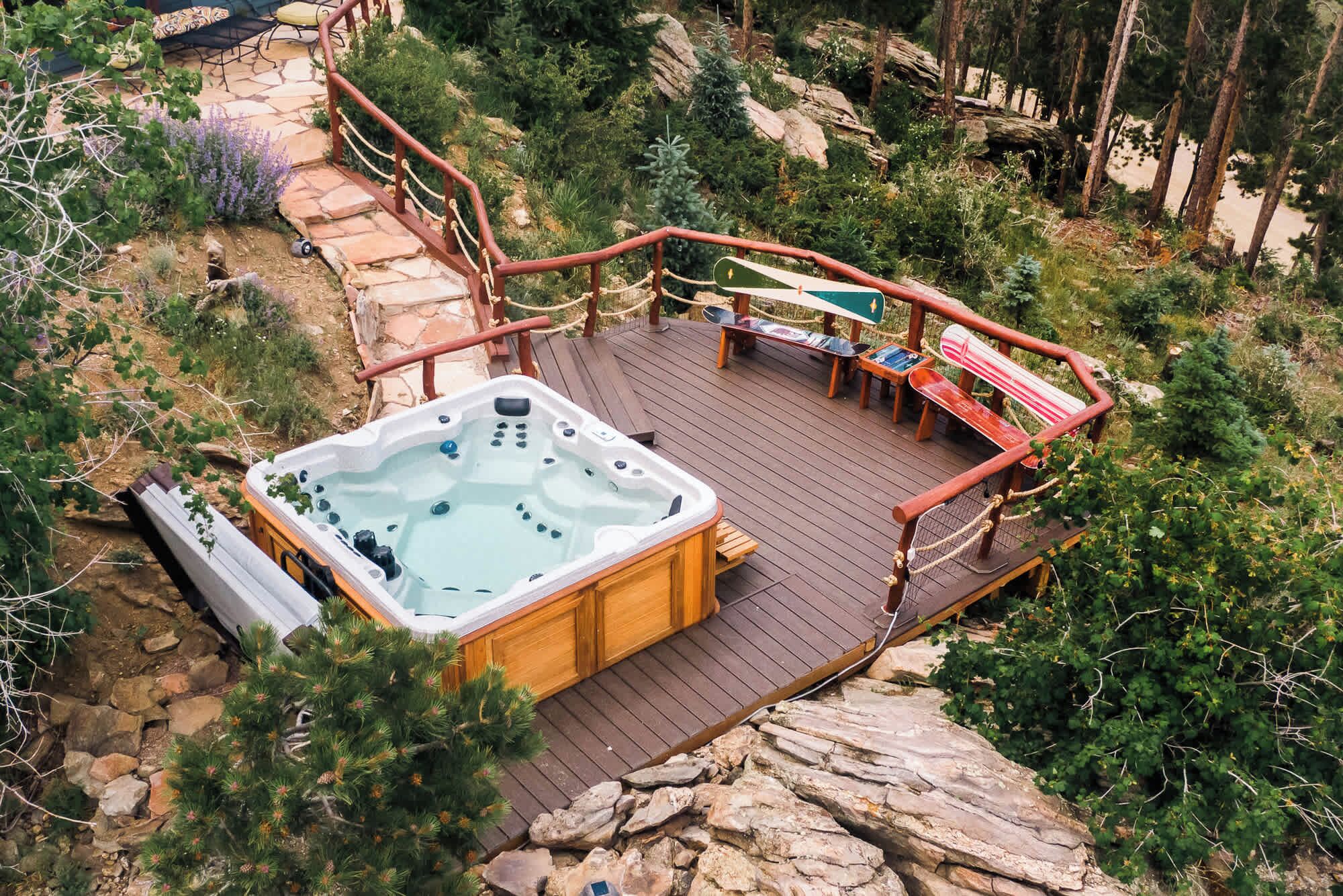 Outdoor spa tub