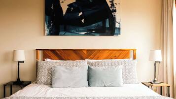 4 bedrooms, iron/ironing board, WiFi, bed sheets
