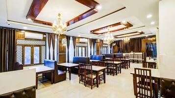 House | Dining