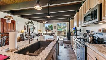 Frigorífic, microones, forn i placa de cuina