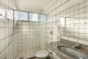 Basic Apartment | Bathroom - Incredible Beachfront View in Meaipe! Pve0302 (Guarapari)