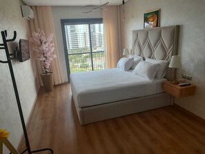 2 habitaciones, tabla de planchar con plancha, wifi y ropa de cama 