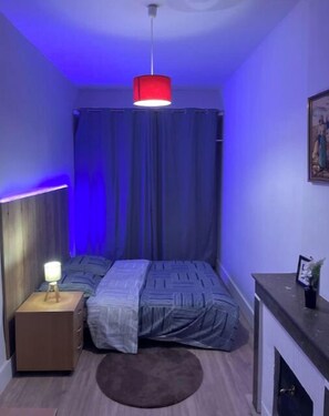 WiFi, bed sheets