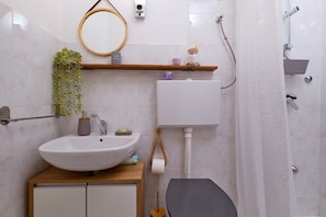 Shower, towels