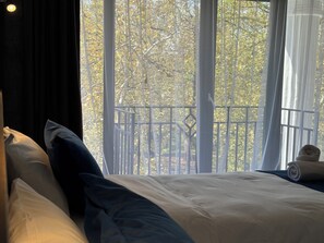 Suite, Balcony, City View | Individually decorated, individually furnished, desk, laptop workspace - Green Hotel Tskaltubo (Tsqaltubo)