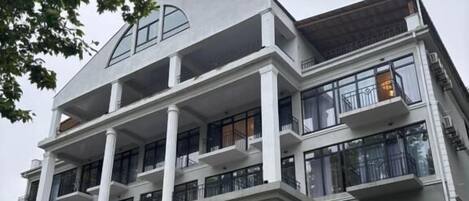 Mặt tiền nơi lưu trú