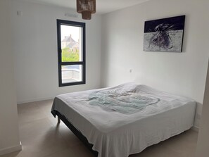 3 habitaciones, tabla de planchar con plancha, cuna de viaje y wifi 